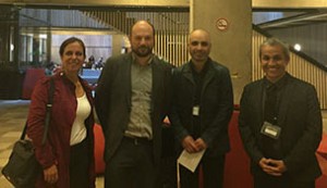 Antonio Stecher(izq.), decano de la Facultad de Psicología UDP, Claudio Fuentes, director del CEAR y Cristián Santibáñez, organizador del congreso.