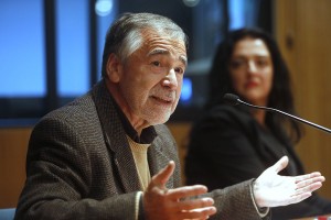 Profesor Juan Pablo Toro, quien estuvo a cargo de los comentarios