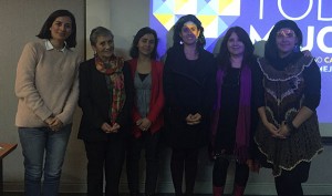 Las académicas de Piscología UDP Mónica Peña y Mirella Arellano, Tatiana Cisternas (Universidad Alberto Hurtado), Alejandra Vallejos (Todo Mejora), Daniela Carrasco (coordinadora programa egresados) y xxxx.