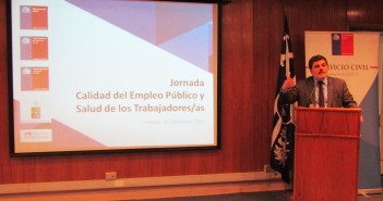 Subsecretario de Salud Pública, Jaime Burrows, durante su intervención