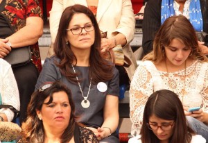 Junto a mujeres en una actividad en Santiago. "Empoderar a las mujeres es un trabajo permanente", afirma.