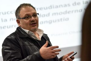 El Dr. Rodrigo De La Fabián, Director Doctorado en Psicología UDP, fue el encargado de los comentarios finales