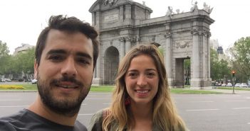 Antonio Aguirre y su pololo Ignacio Silva, ambos psicólogos UDP, estudiarán en Inglaterra en University College London