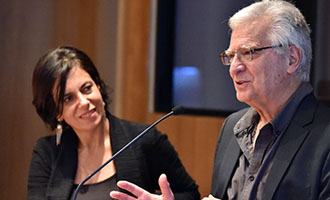 Dr. Andras Uthoff junto a la Directora de la Escuela de Psicología, Elisa Ansoleaga